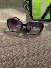 Load image into Gallery viewer, Womens Sunglasses
